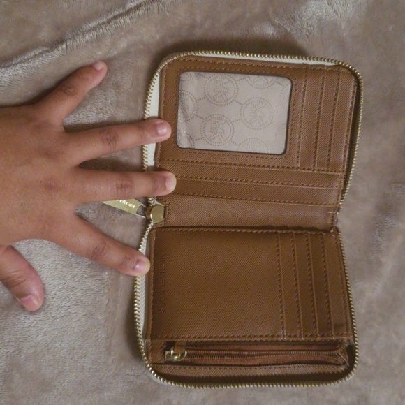 Michael Kors wallet - Picture 2 of 3